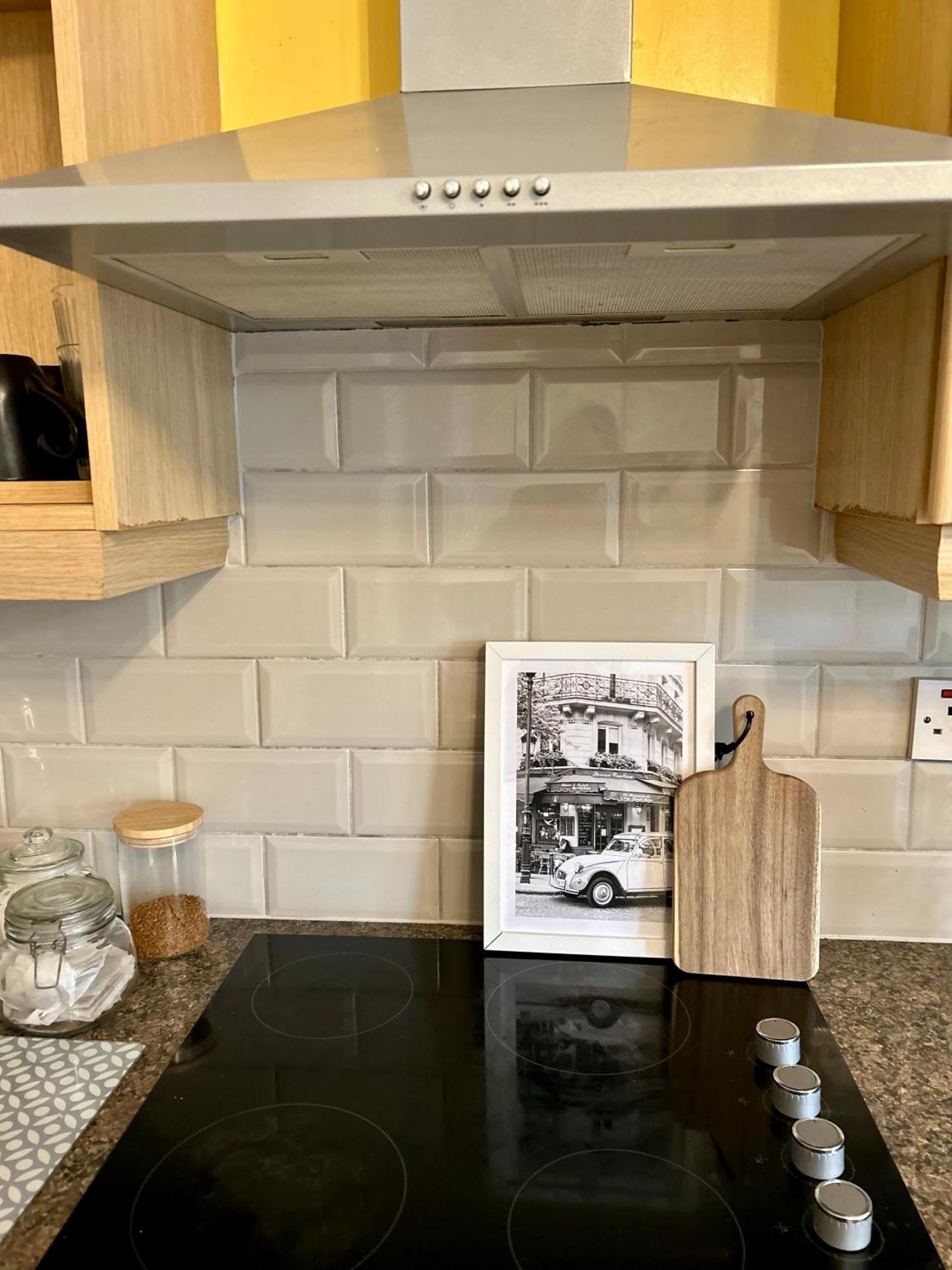 Modern 2 Bed Apartment With Free Parking And Netflix Dawley Exterior photo